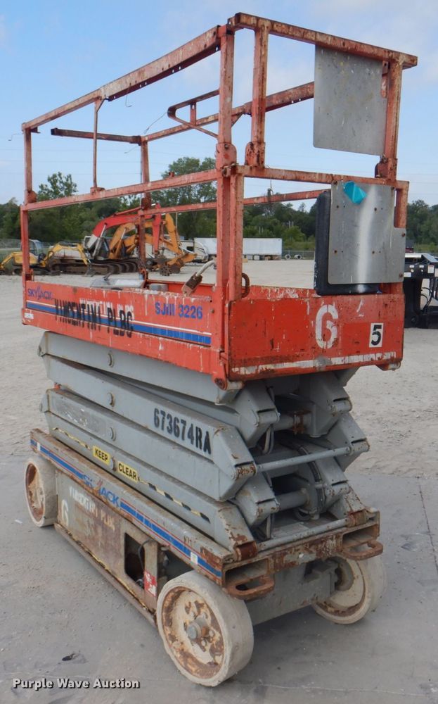 image for item KW9790 2007 Skyjack SJIII 3226  scissor lift