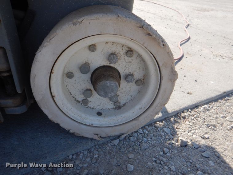 image for item KW9791 2008 Skyjack SJIII 3219  scissor lift