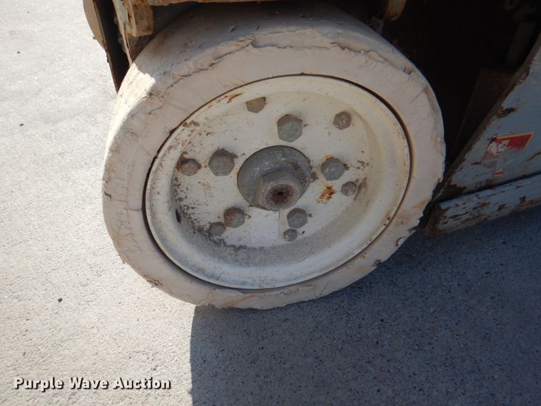 image for item KW9791 2008 Skyjack SJIII 3219  scissor lift