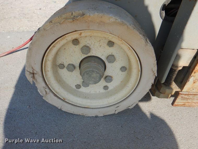 image for item KW9791 2008 Skyjack SJIII 3219  scissor lift