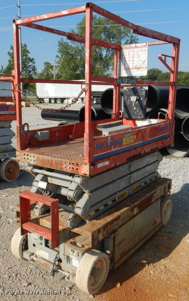 image for item KW9792 2008 Skyjack SJIII 3219  scissor lift
