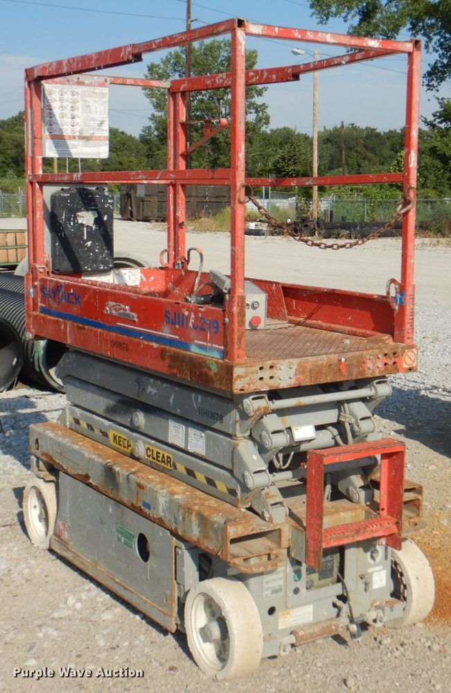 image for item KW9792 2008 Skyjack SJIII 3219  scissor lift
