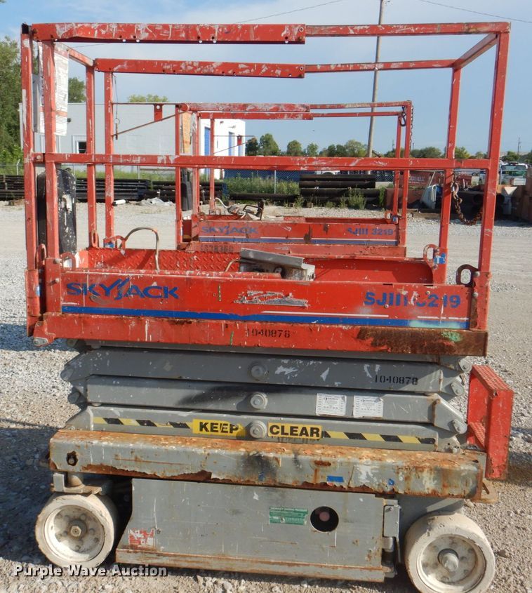 image for item KW9792 2008 Skyjack SJIII 3219  scissor lift
