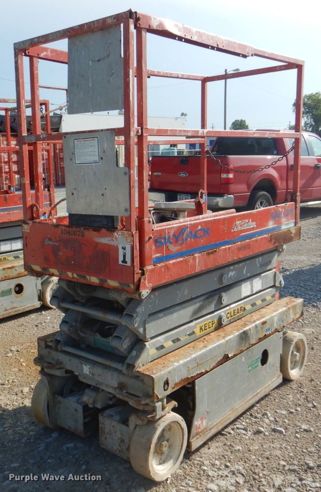 image for item KW9792 2008 Skyjack SJIII 3219  scissor lift