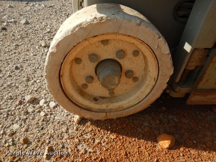 image for item KW9792 2008 Skyjack SJIII 3219  scissor lift