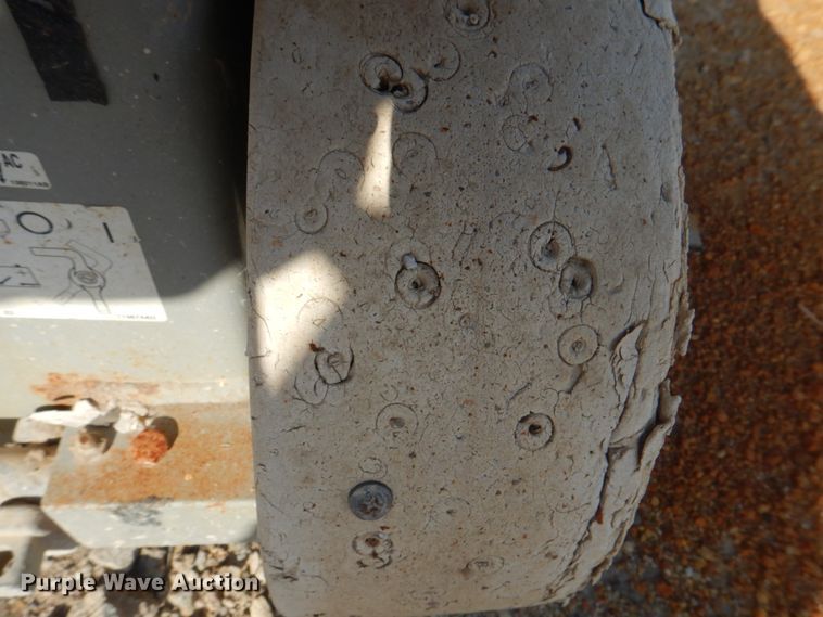 image for item KW9792 2008 Skyjack SJIII 3219  scissor lift