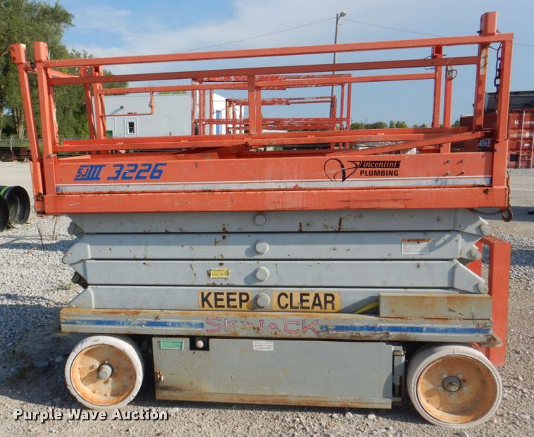 image for item KW9793 2000 Skyjack SJIII 3226  scissor lift
