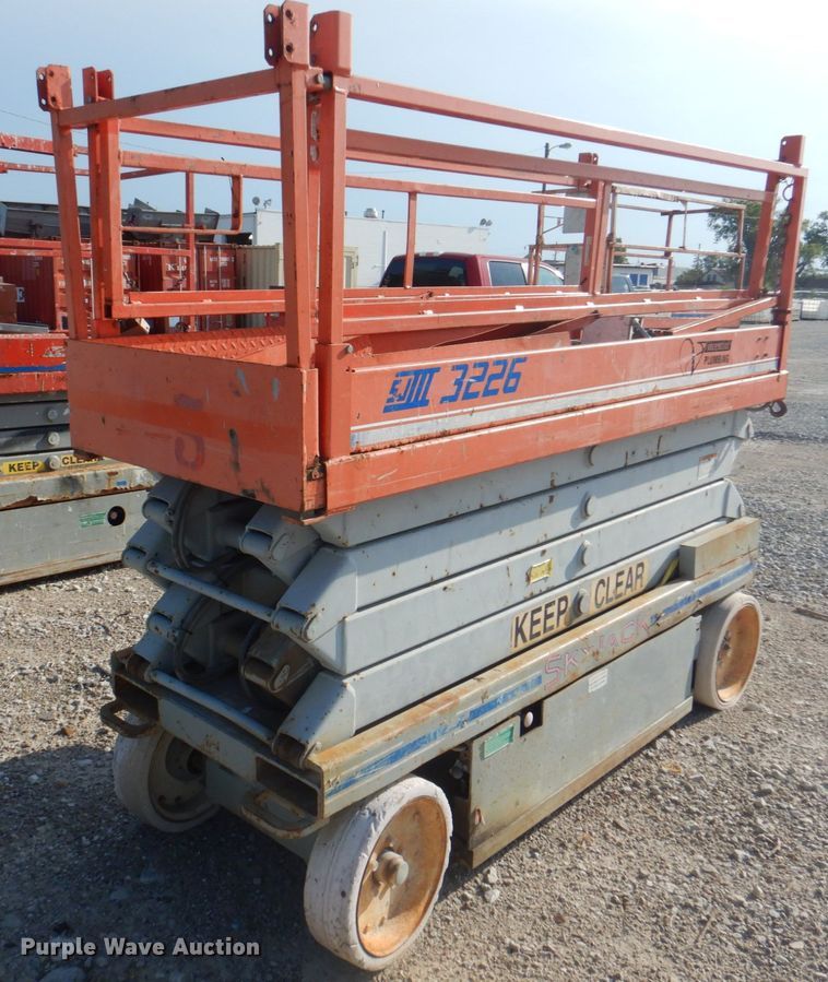 image for item KW9793 2000 Skyjack SJIII 3226  scissor lift