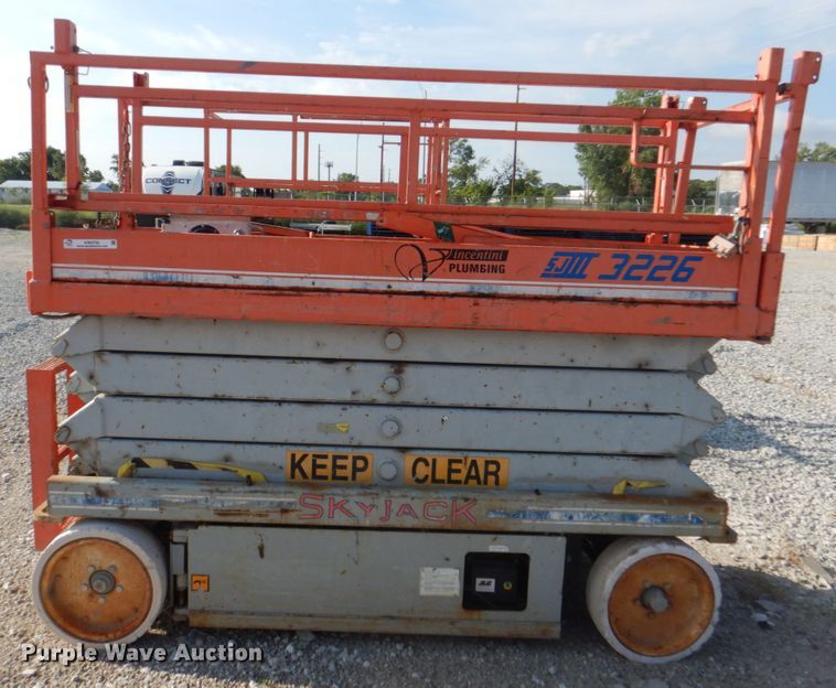 image for item KW9793 2000 Skyjack SJIII 3226  scissor lift