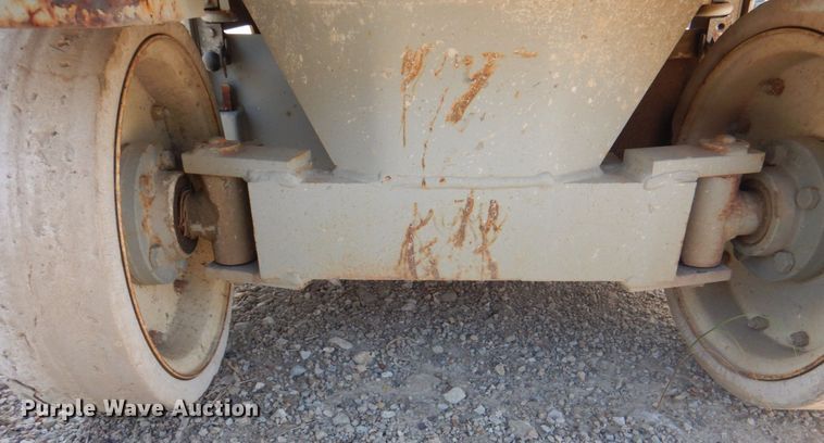 image for item KW9793 2000 Skyjack SJIII 3226  scissor lift