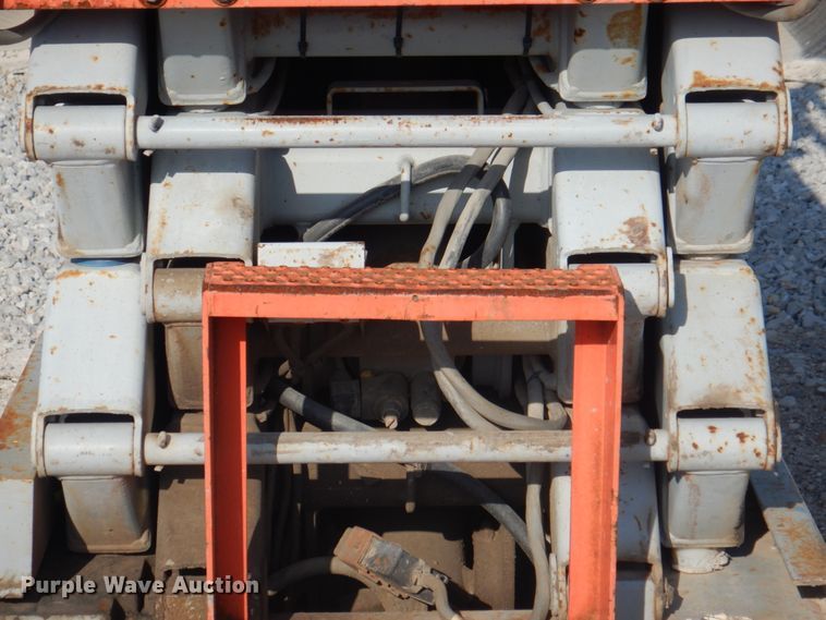 image for item KW9793 2000 Skyjack SJIII 3226  scissor lift