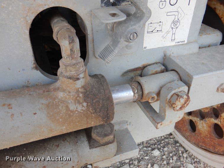 image for item KW9793 2000 Skyjack SJIII 3226  scissor lift