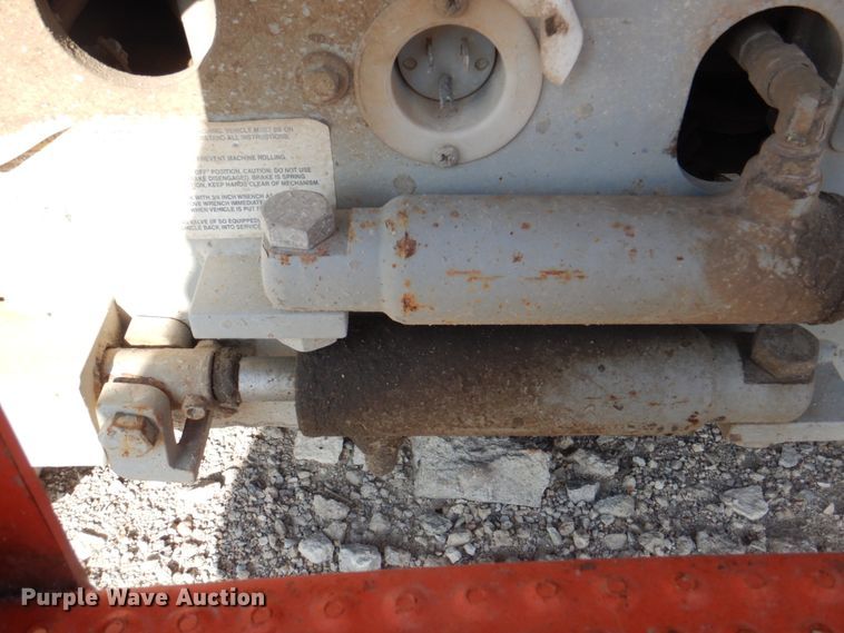 image for item KW9793 2000 Skyjack SJIII 3226  scissor lift