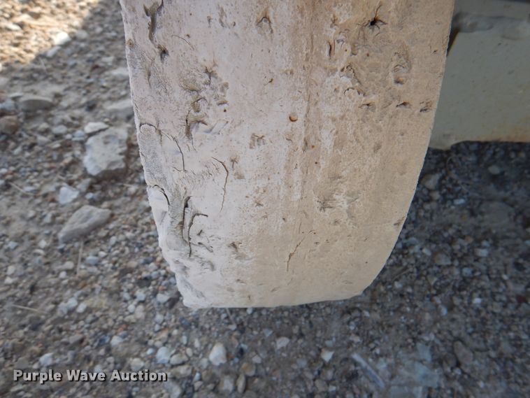 image for item KW9793 2000 Skyjack SJIII 3226  scissor lift