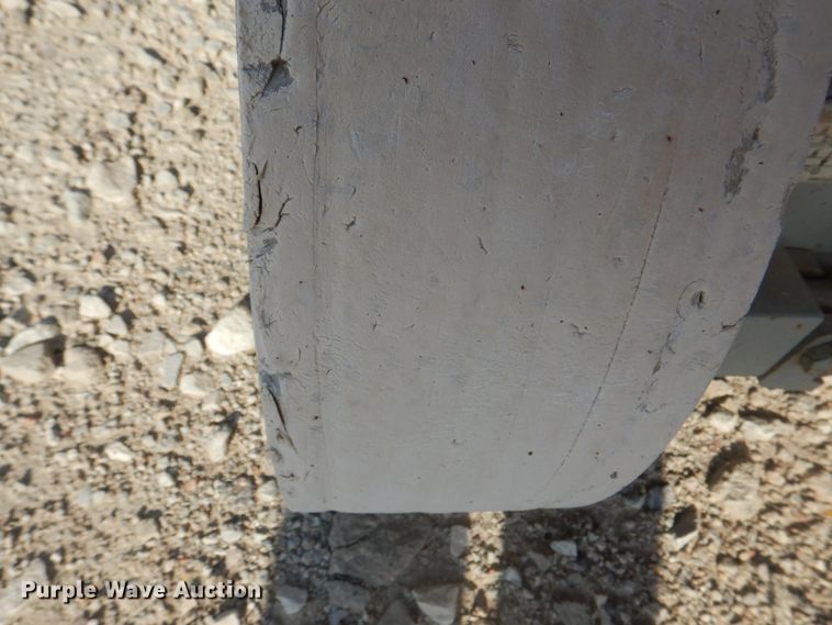 image for item KW9793 2000 Skyjack SJIII 3226  scissor lift