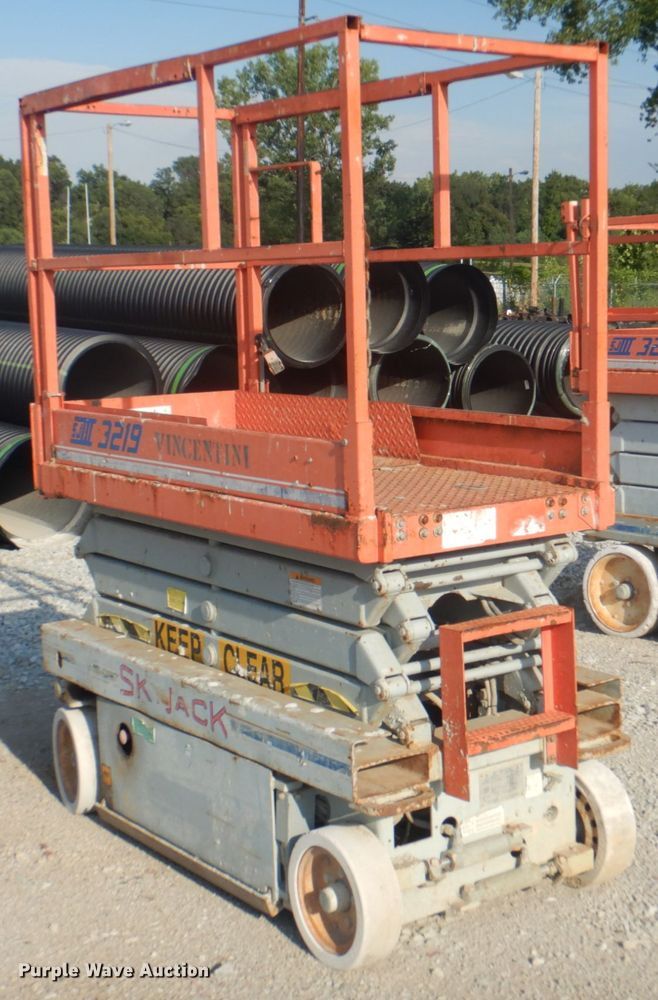 image for item KW9794 2000 Skyjack SJIII 3219  scissor lift