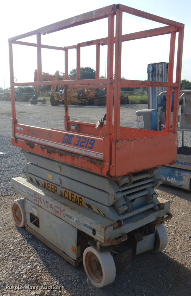 image for item KW9794 2000 Skyjack SJIII 3219  scissor lift