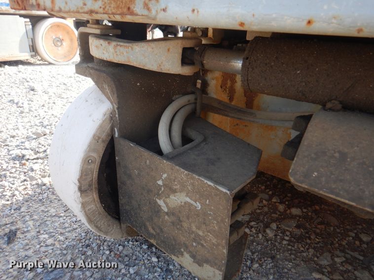 image for item KW9794 2000 Skyjack SJIII 3219  scissor lift