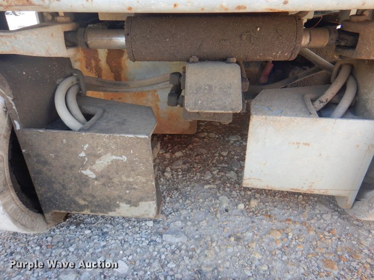 image for item KW9794 2000 Skyjack SJIII 3219  scissor lift