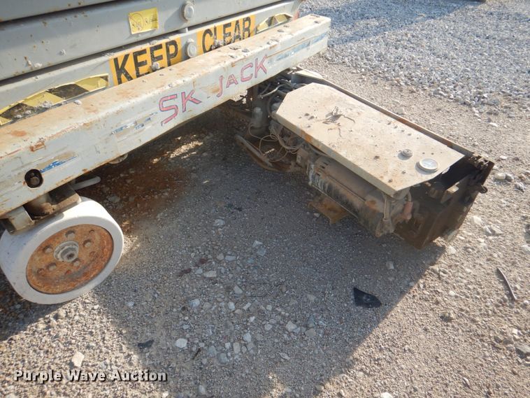 image for item KW9794 2000 Skyjack SJIII 3219  scissor lift