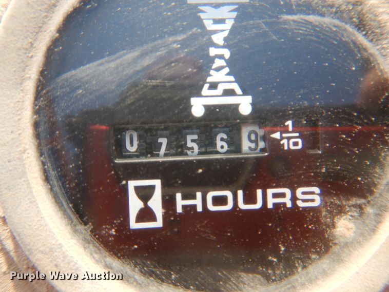 image for item KW9794 2000 Skyjack SJIII 3219  scissor lift