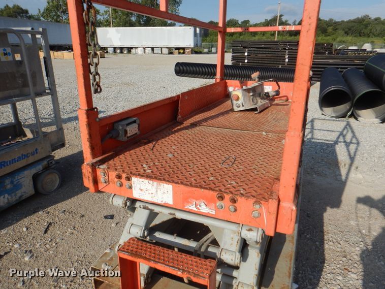 image for item KW9794 2000 Skyjack SJIII 3219  scissor lift