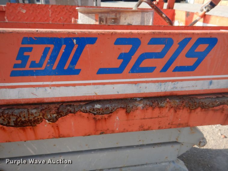 image for item KW9794 2000 Skyjack SJIII 3219  scissor lift