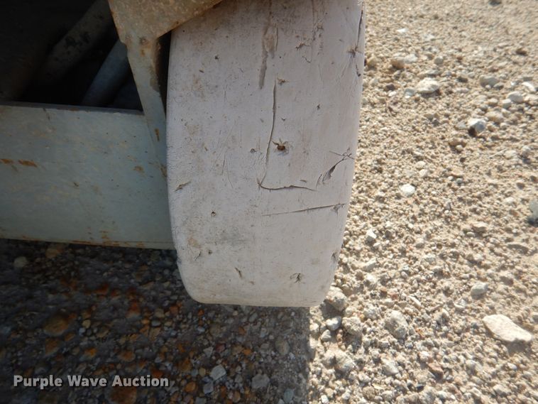 image for item KW9794 2000 Skyjack SJIII 3219  scissor lift