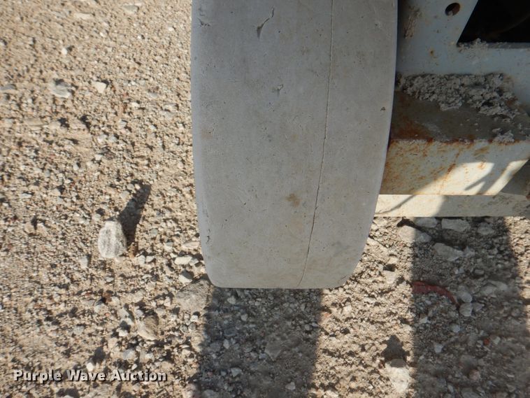 image for item KW9794 2000 Skyjack SJIII 3219  scissor lift