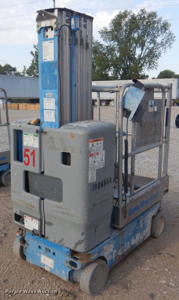 image for item KW9795 2008 Genie GR-20  vertical lift