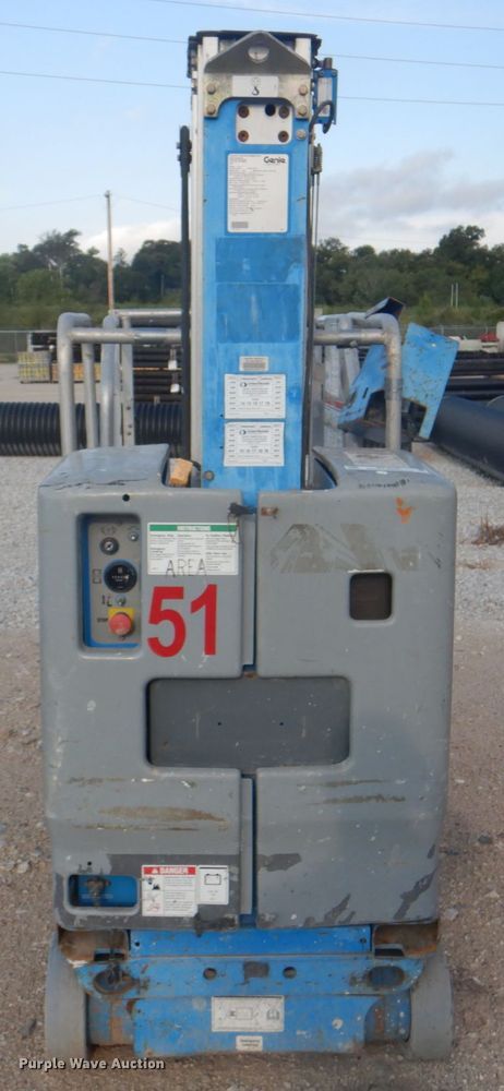 image for item KW9795 2008 Genie GR-20  vertical lift