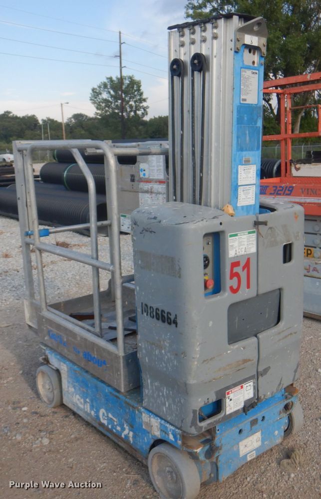 image for item KW9795 2008 Genie GR-20  vertical lift