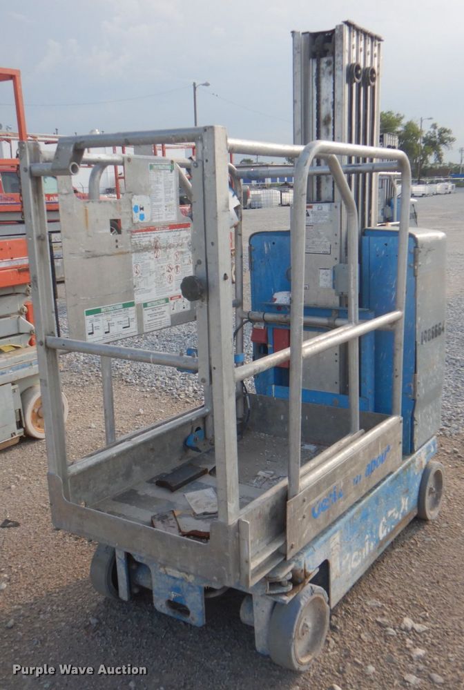 image for item KW9795 2008 Genie GR-20  vertical lift