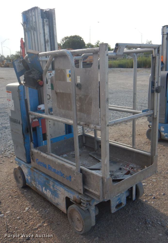 image for item KW9795 2008 Genie GR-20  vertical lift