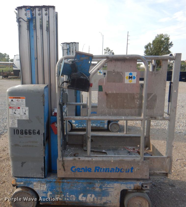 image for item KW9795 2008 Genie GR-20  vertical lift