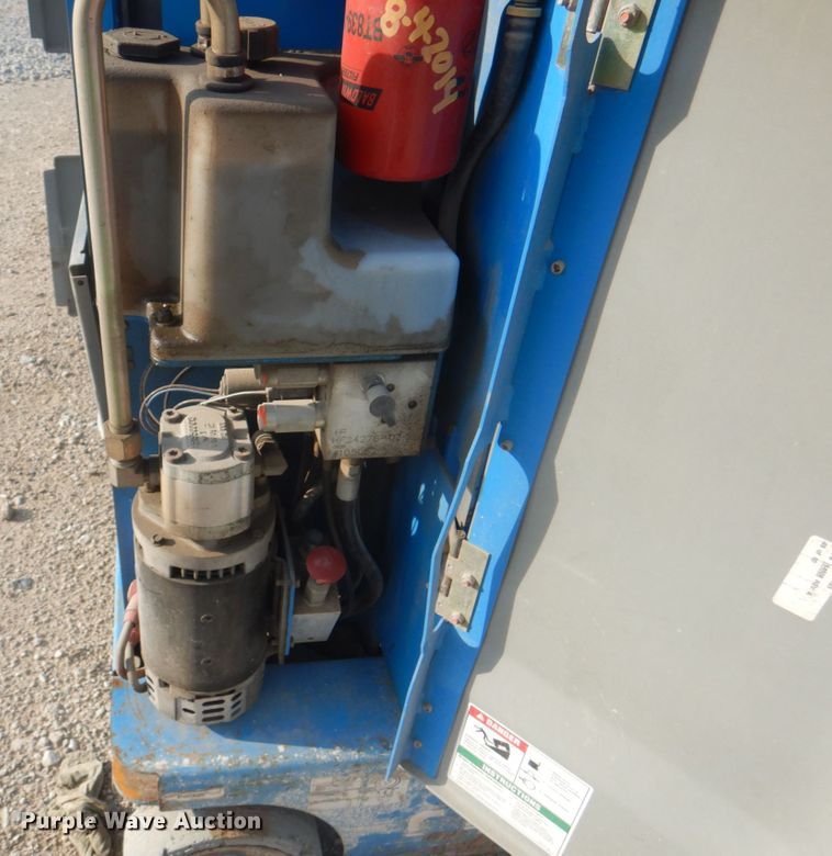 image for item KW9795 2008 Genie GR-20  vertical lift