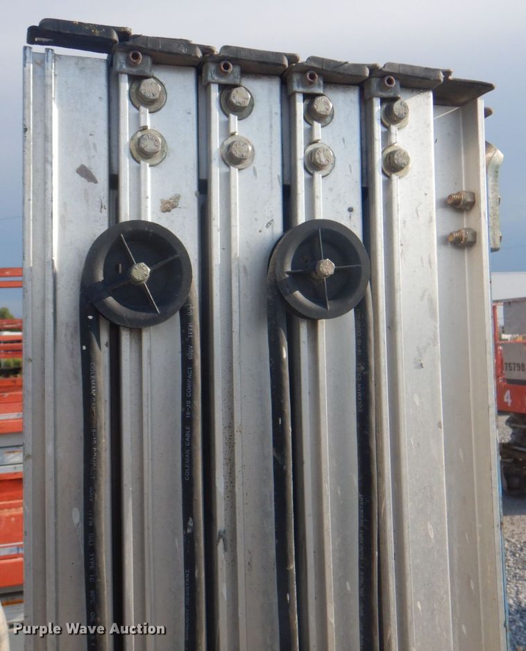 image for item KW9795 2008 Genie GR-20  vertical lift