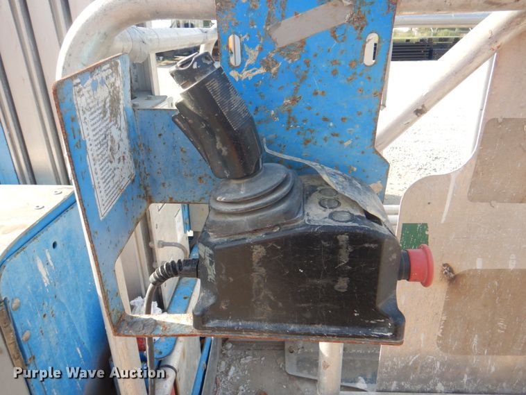 image for item KW9795 2008 Genie GR-20  vertical lift