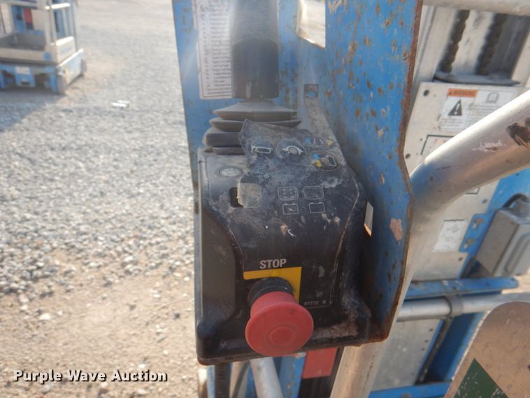 image for item KW9795 2008 Genie GR-20  vertical lift