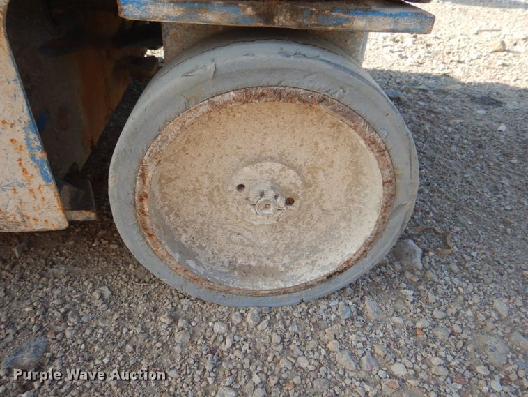 image for item KW9795 2008 Genie GR-20  vertical lift