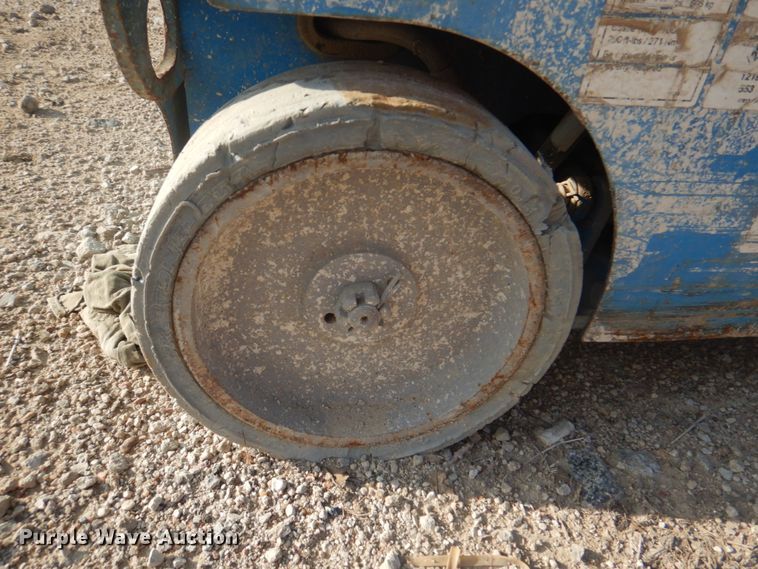 image for item KW9795 2008 Genie GR-20  vertical lift