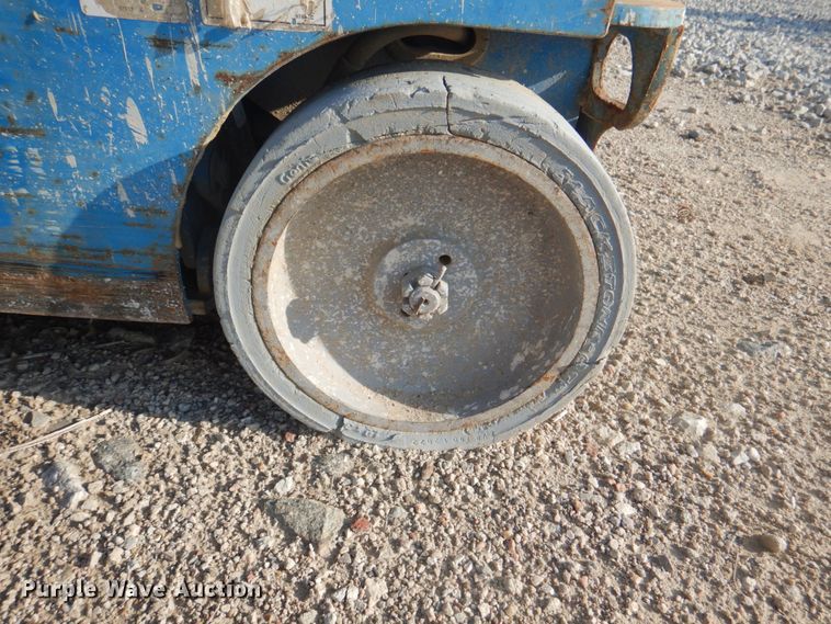 image for item KW9795 2008 Genie GR-20  vertical lift