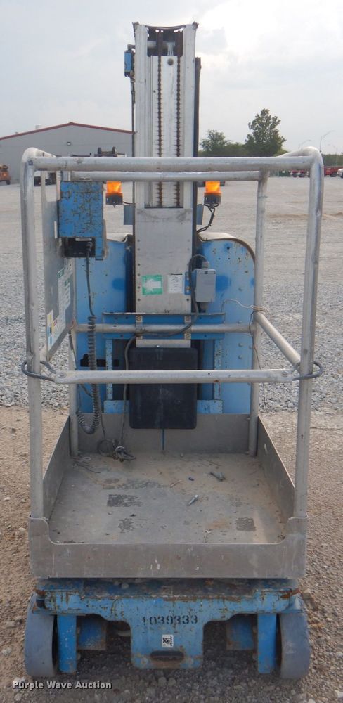 image for item KW9796 2008 Genie GR-20  vertical lift