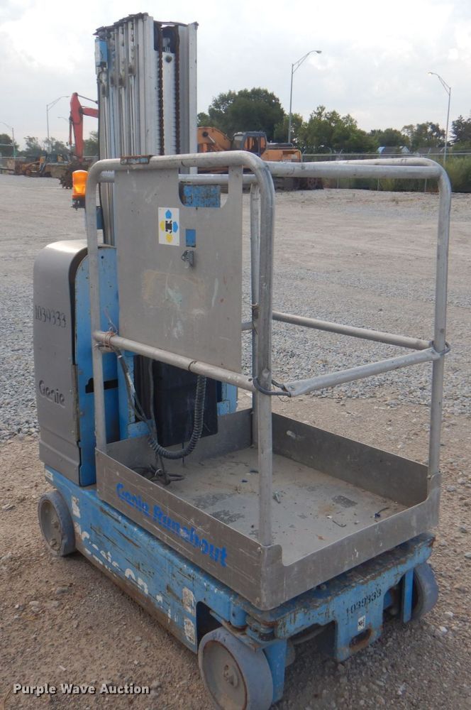 image for item KW9796 2008 Genie GR-20  vertical lift