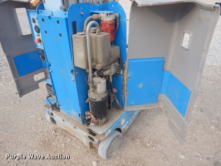 image for item KW9796 2008 Genie GR-20  vertical lift