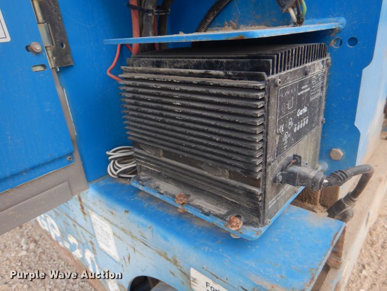 image for item KW9796 2008 Genie GR-20  vertical lift