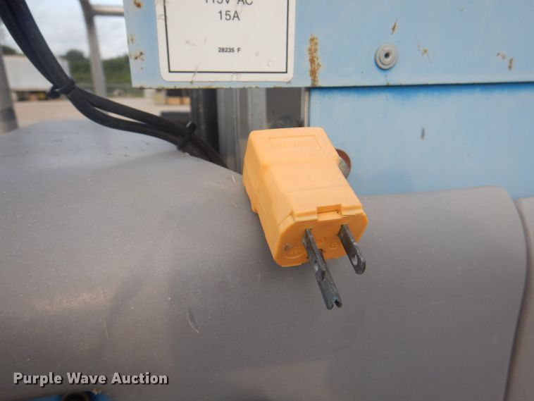 image for item KW9796 2008 Genie GR-20  vertical lift