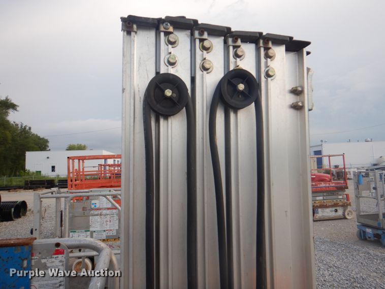 image for item KW9796 2008 Genie GR-20  vertical lift