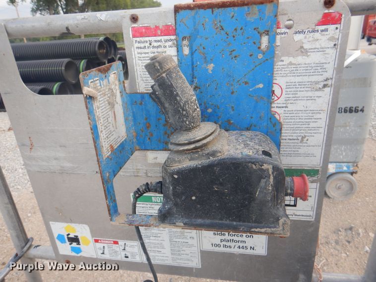 image for item KW9796 2008 Genie GR-20  vertical lift