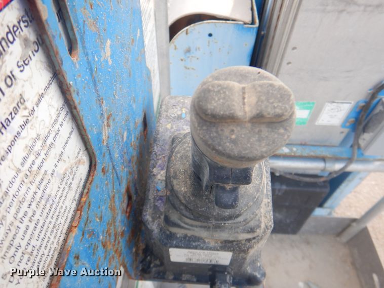 image for item KW9796 2008 Genie GR-20  vertical lift